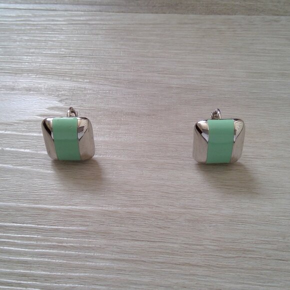 Avon Earrings - Picture 1 of 4